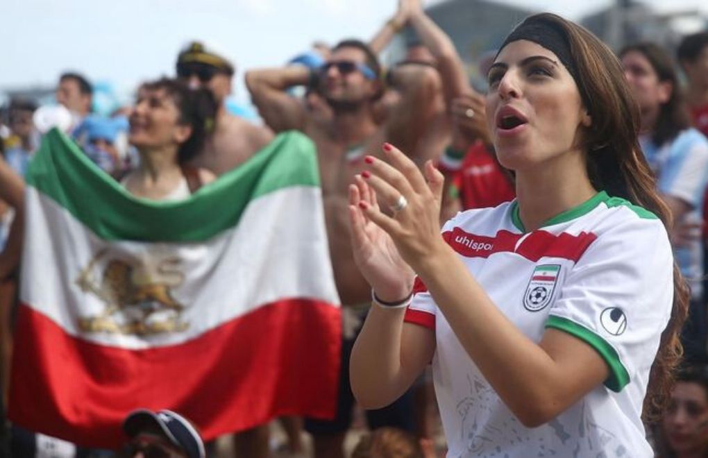 İran'da Kadınların Stadyumda Maç İzlemesi Yine Yasaklandı