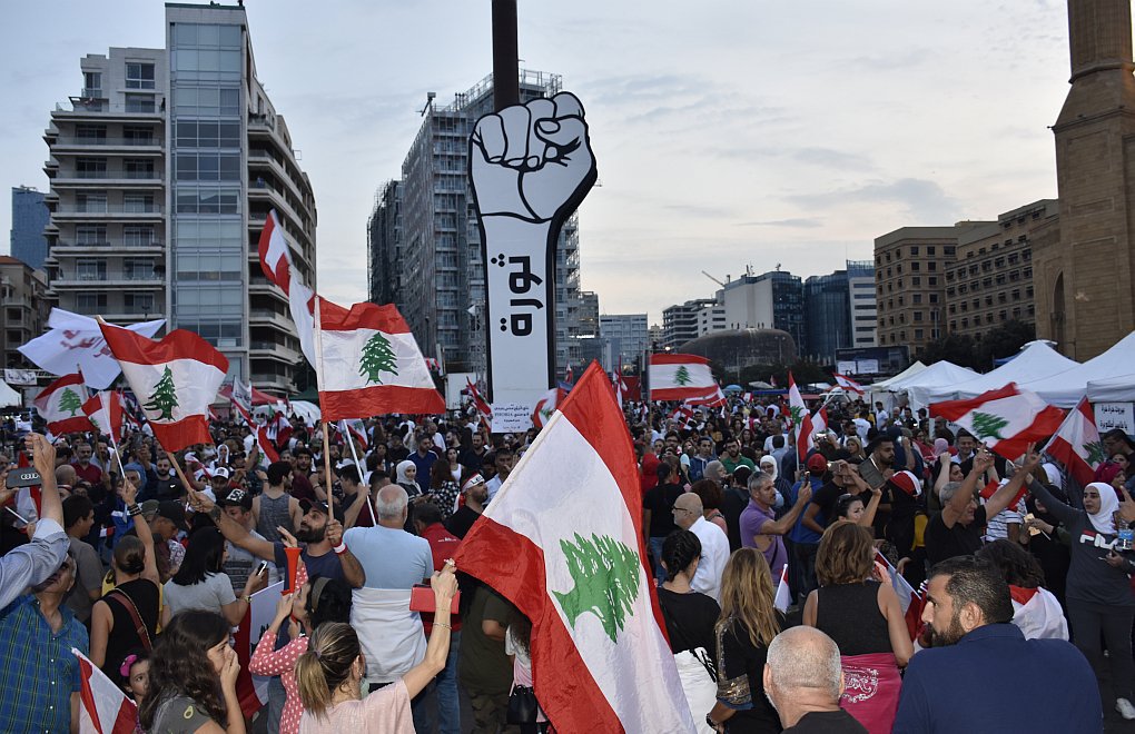 Lübnan'da İstifaya Tepkiler: İlk Adım Tamam ama Sokaklardayız