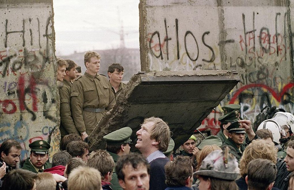 Berlin Duvarı 30 Yıl Önce Yıkıldı: Ya Duvarlar Hiç Yıkılmıyorsa...