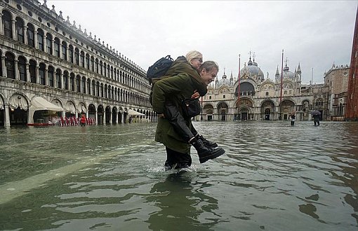 Venedik Sular Altında: İki Kişi Hayatını Kaybetti