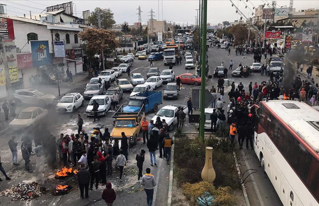 İran'da Benzin Zammı Protestoları Sonrası Hükümet İnterneti Kesti