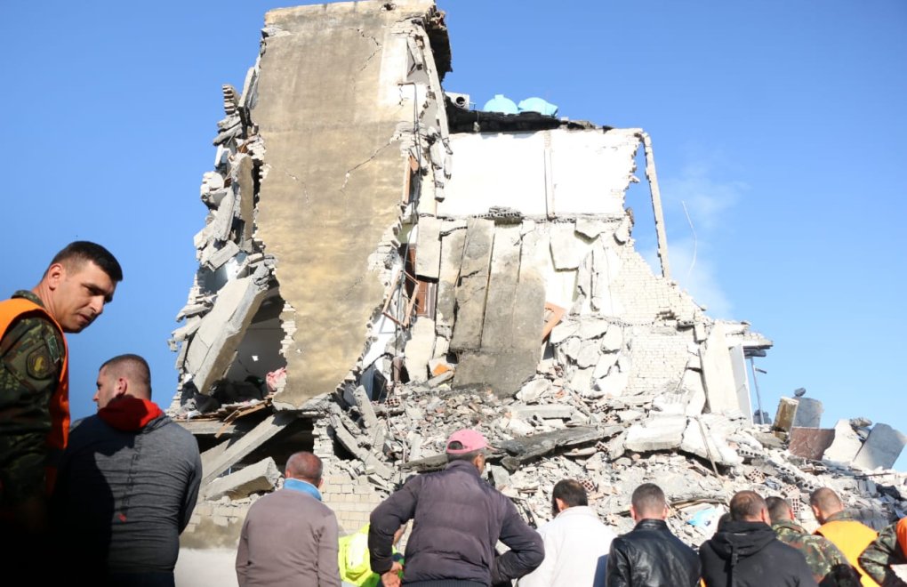 Arnavutluk'ta 6,4 Büyüklüğünde Deprem