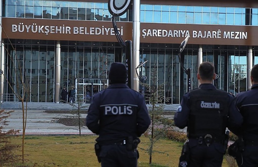 Van’da HDP’li Belediye Eşbaşkanlarına Gözaltı