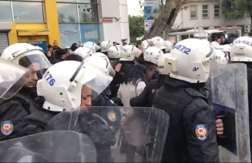 Kadınların Şiddet Protestosuna Polis Saldırısı