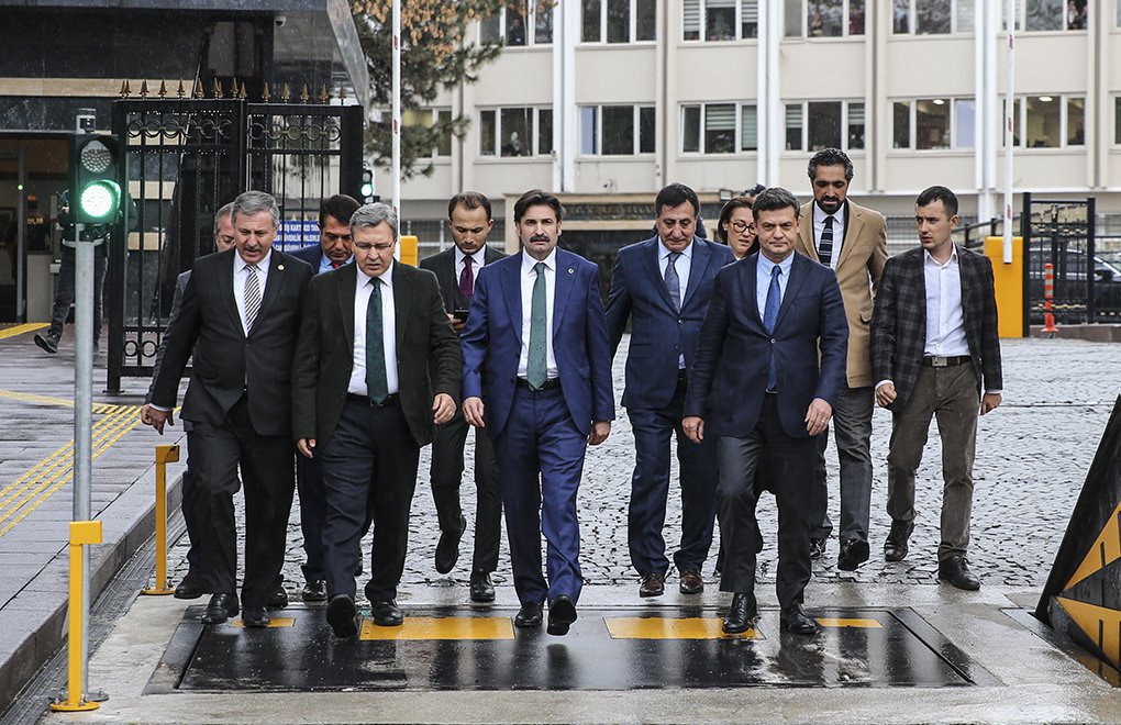 Eski Başbakan Ahmet Davutoğlu Yeni Parti İçin Başvuruyu Yaptı