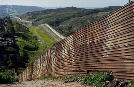 ABD Kongresinden Meksika Sınırına Duvar İçin Bütçe