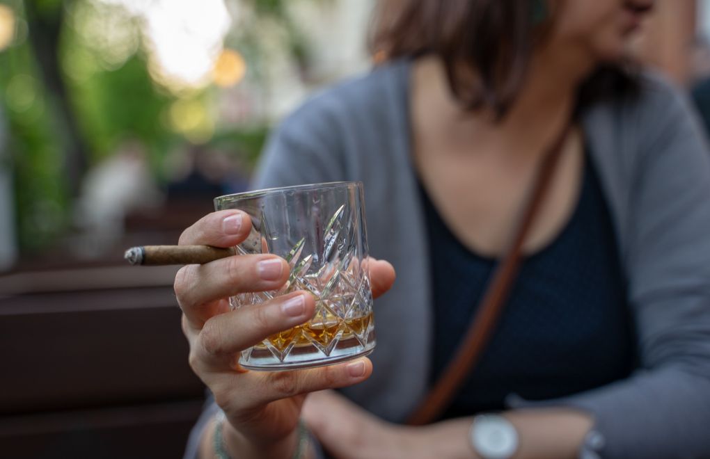 Alkol ve Sigaraya 6 Ay Vergi Artışı Yok