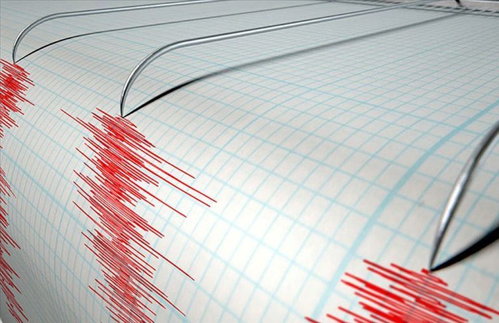 İzmir'de 4 Büyüklüğünde Deprem
