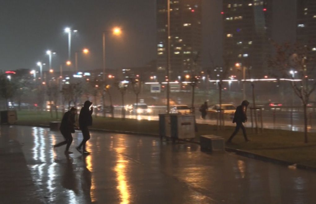 İstanbul'da Yağmur ve Rüzgar