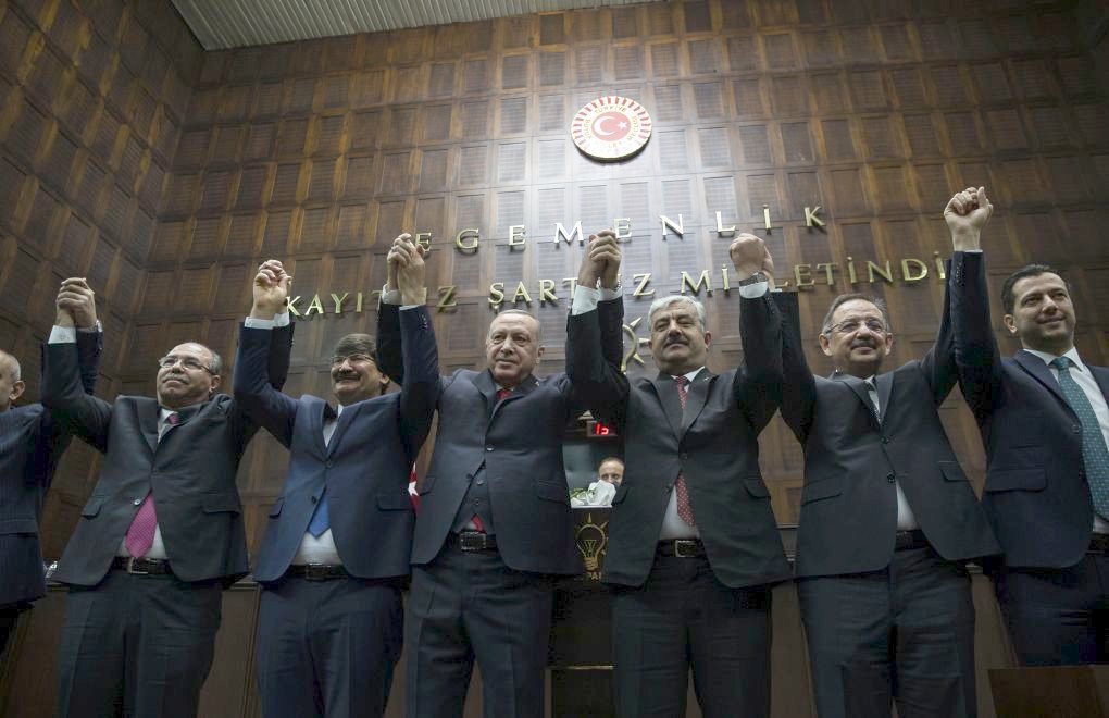 Five Opposition Mayors Join AKP
