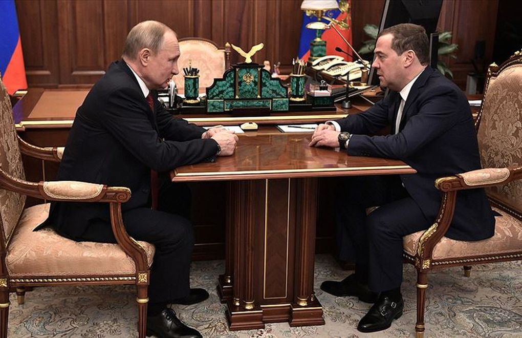 Rusya Başbakanı Medvedev: Hükümet İstifa Edecek