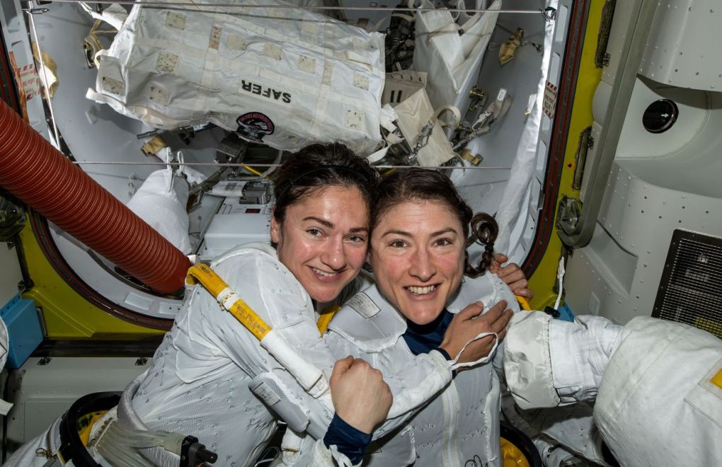 NASA'nın Kadın Astronotları Batarya Değiştirme İşinde Sona Yaklaştı