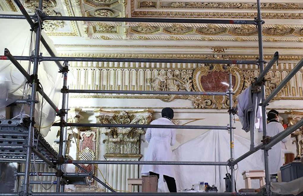 Century-Old Newspaper Fragments Found inside Walls of Dolmabahçe Palace
