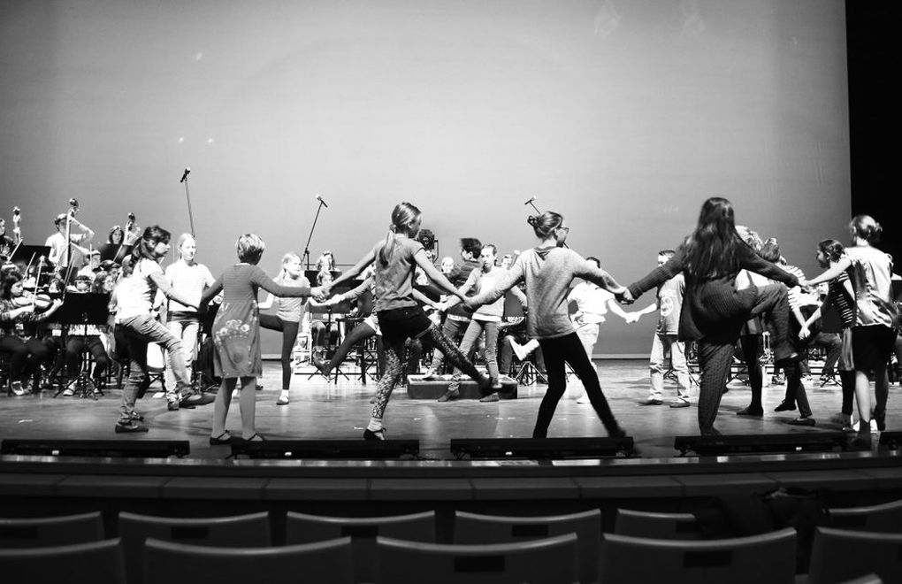 Leipzig Operası Çocuk Korosu ve Barış için Müzik Gençlik Orkestrası Aynı Sahnede 