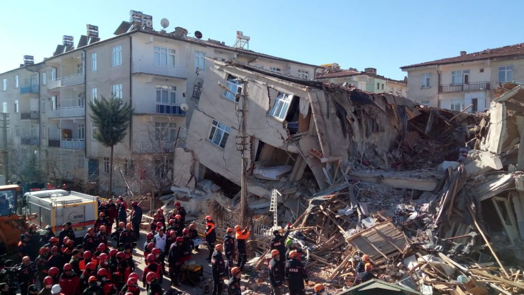CHP'den "Deprem Vergileri Kaldırılsın" Teklifi
