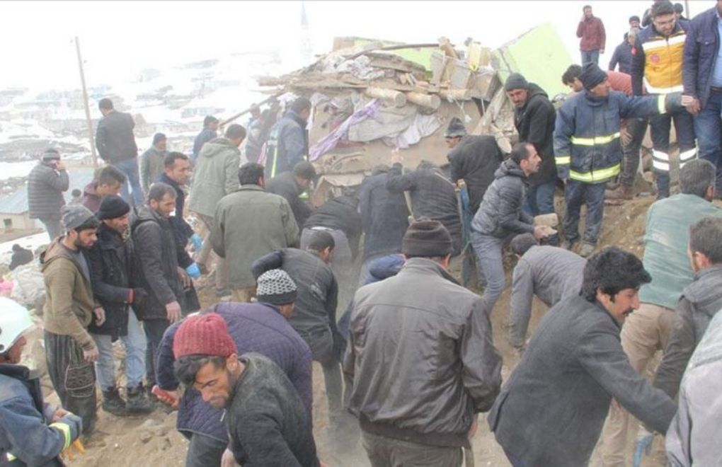 Bakan Koca: İran Merkezli Depremde Van'da 9 Kişi Yaşamını Yitirdi