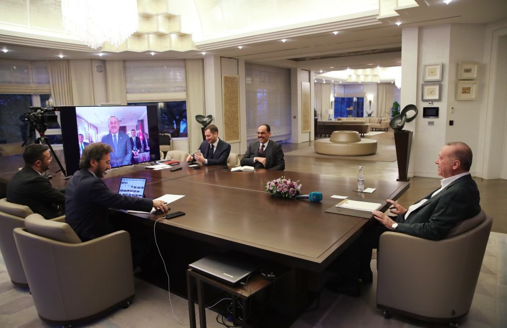 Erdoğan Briefed by Ministers via Videoconference