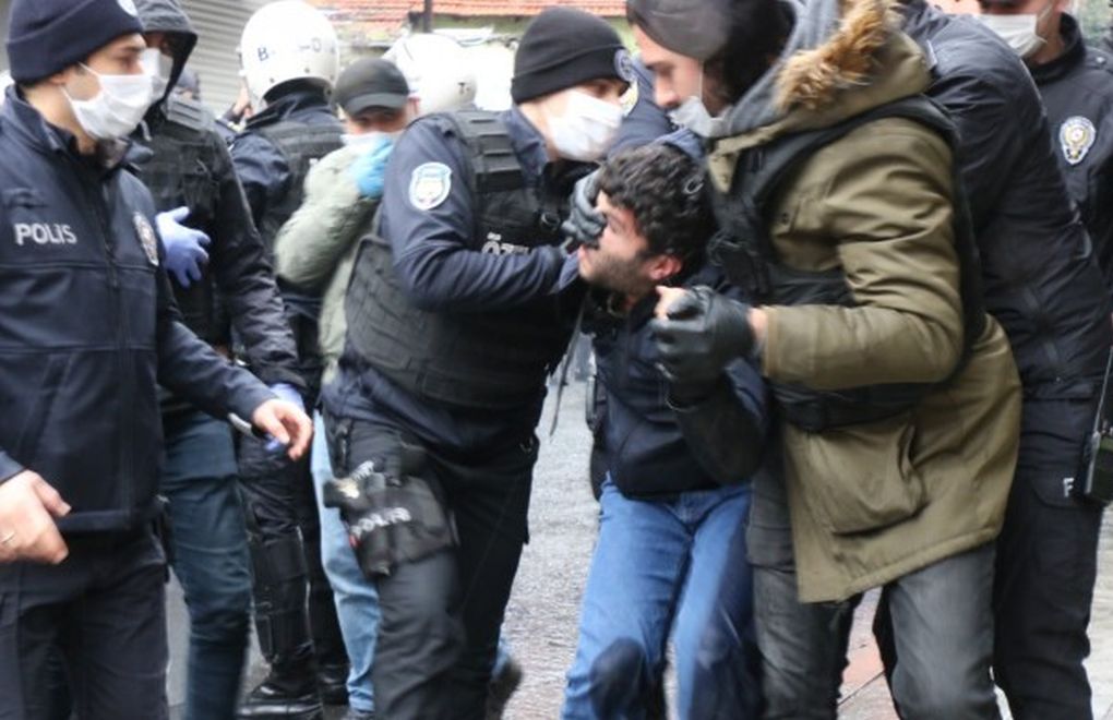 Polisin Cenaze Törenini Engellediği Grup Yorum Üyesi Helin Bölek Türkülerle Toprağa Verildi