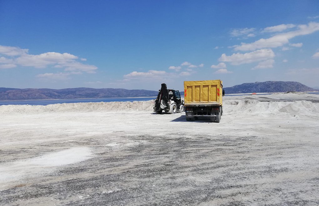 Construction Vehicles Enter Lake Salda Beach, Leave After Outrage
