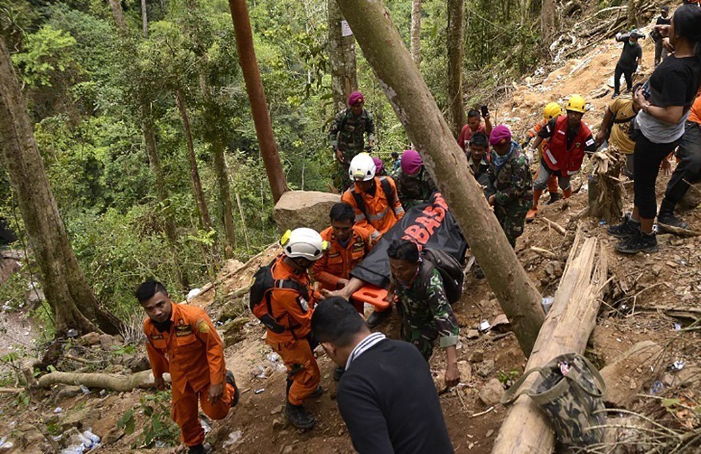 Endonezya'da Kaçak Altın Madeni Çöktü: 9 Ölü