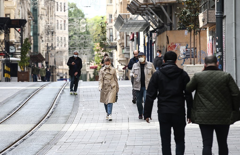 Taksim Meydanı ve İstiklal Caddesi'nde Maske Zorunluluğu ve 3 Metre Mesafe Kuralı Getirildi   
