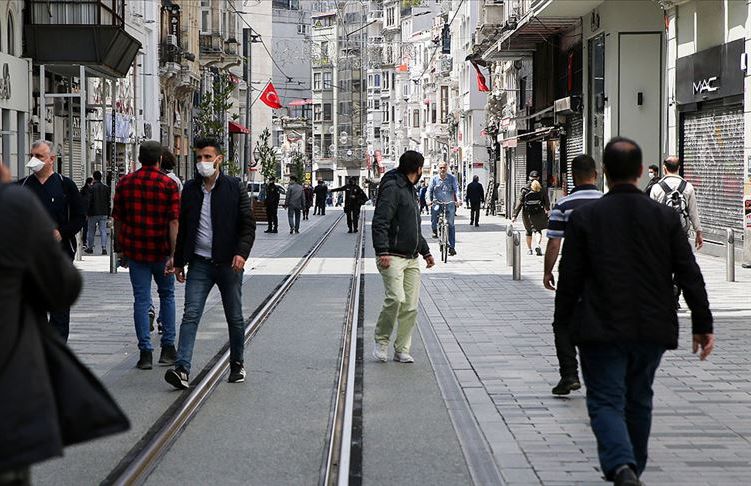 Health Authority Imposes Mandatory Mask Use, Three-Meter Distance Rule in Taksim