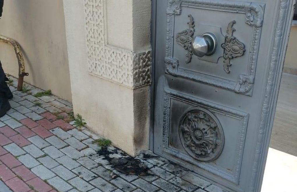 Bakırköy Ermeni Kilisesi'nin Kapısı Yakılmak İstendi