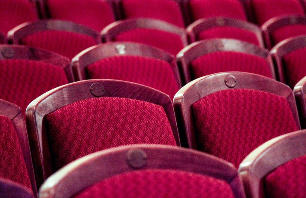 Özel Tiyatrolar Seyircisinden Destek Bekliyor, "Bizde Yerin Ayrı" Diyor