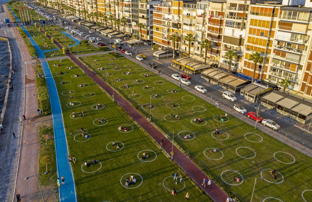 'Social Distance Circles' in İzmir's Recreation Areas