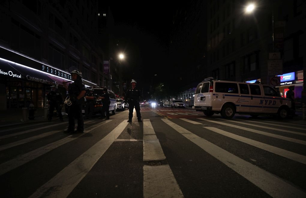 New York’ta Sokağa Çıkma Yasağı Hafta Boyunca Uzatıldı