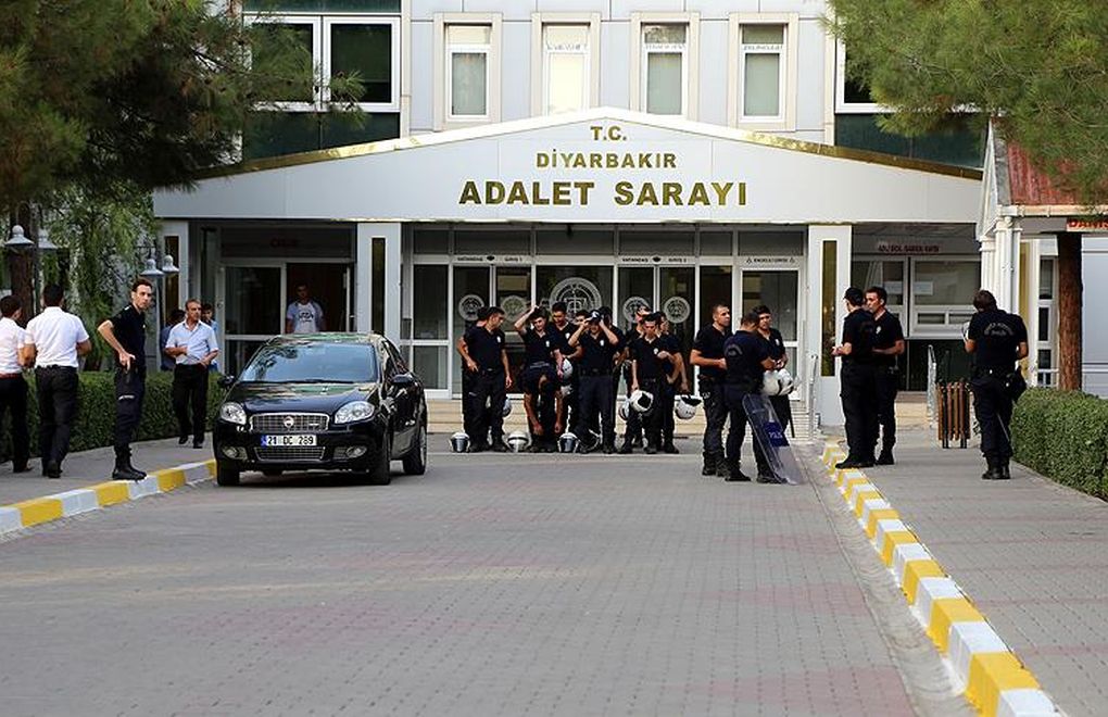 Diyarbakır'da HDP, DBP ve Rosa Kadın Derneği Üyelerine Gözaltı