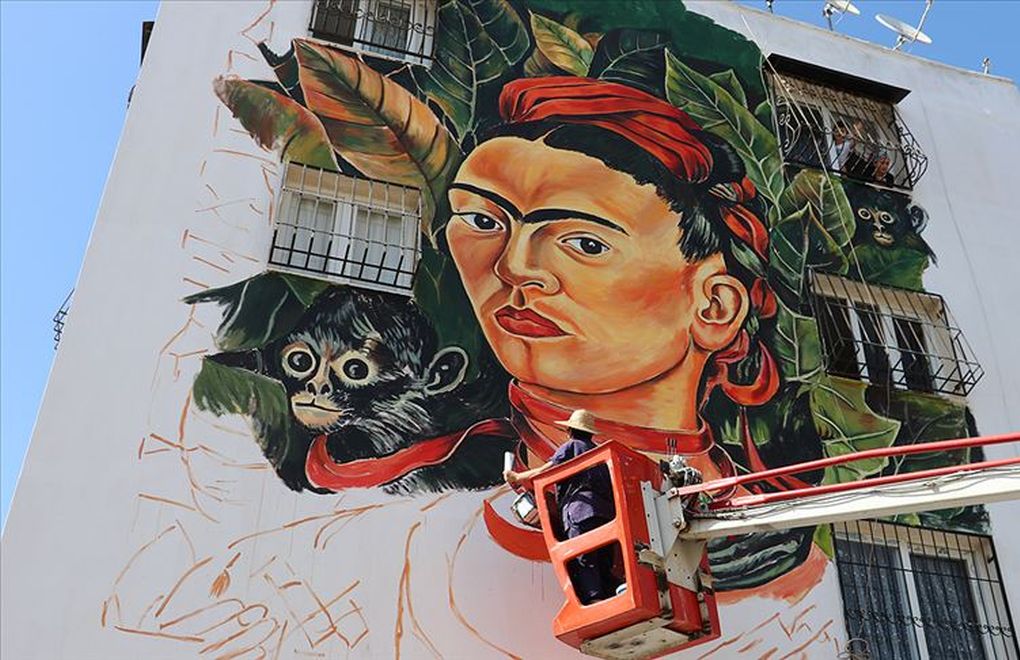 Frida Kahlo'nun eserleri Mersin sokaklarında