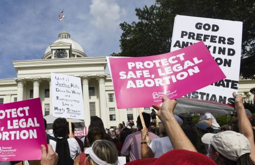 ABD Yüksek Mahkemesi kürtaj hakkı kısıtlamasını iptal etti