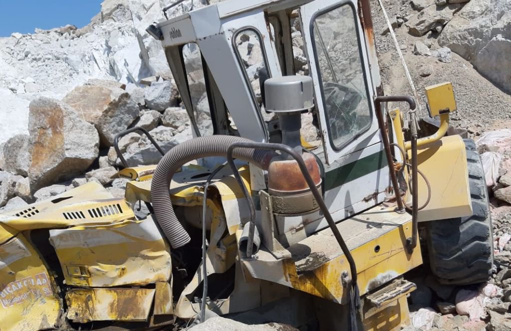 Maden ocağında iş makinesi devrildi: Bir işçi öldü