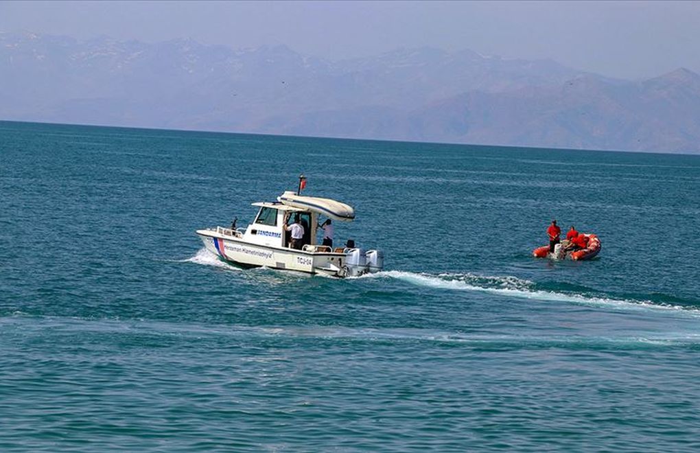 Van Gölü'nde batan teknenin yeri tespit edildi