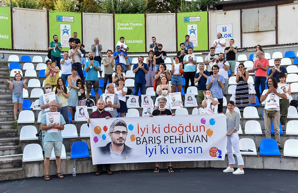 Friends of jailed journalist Barış Pehlivan celebrate his birthday