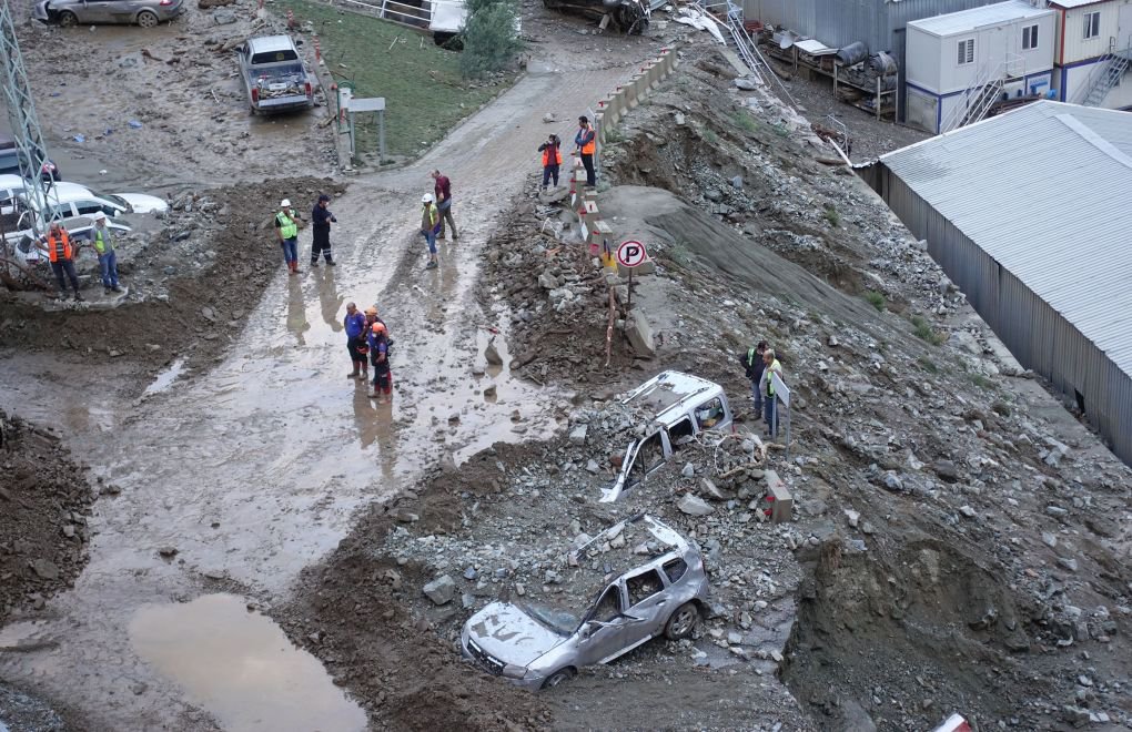 Artvin'de sel ve heyelan: 4 kişi hayatını kaybetti
