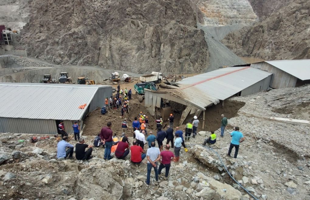 Flood, landslide claim four lives in northeastern Turkey