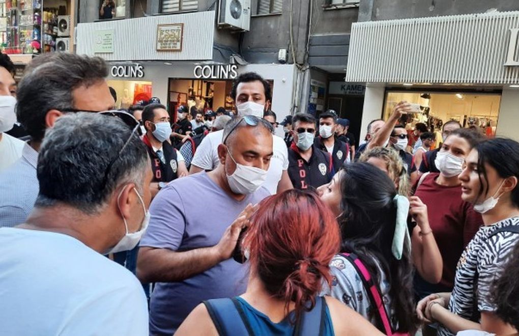 İzmir’de Pınar Gültekin için yürüyen kadınlara polis müdahalesi