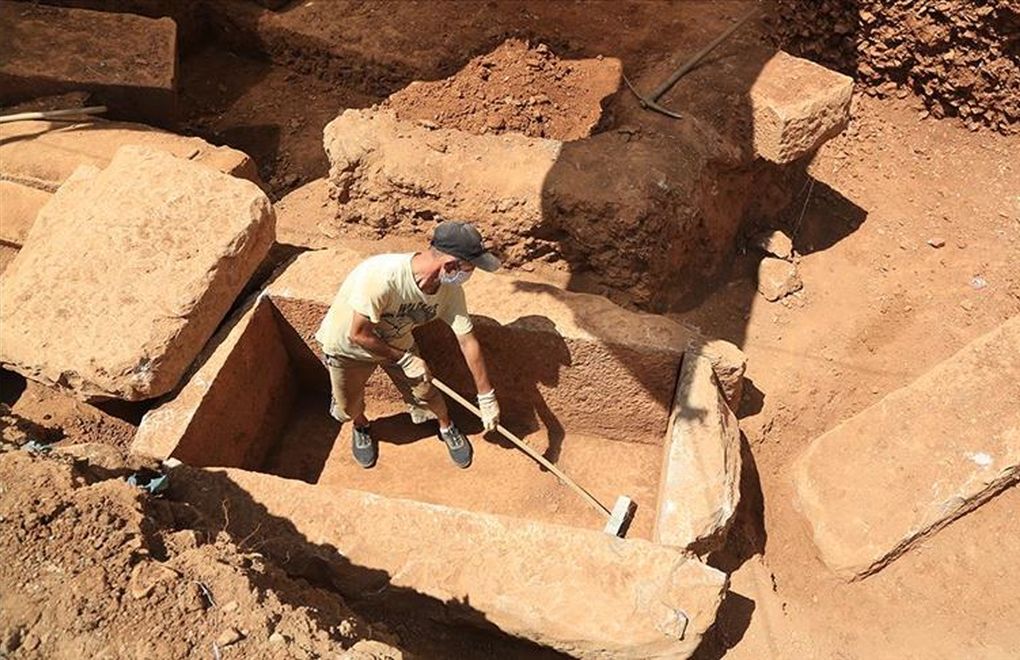 İnşaat kazısında 2 bin 400 yıllık mezar kalıntıları bulundu