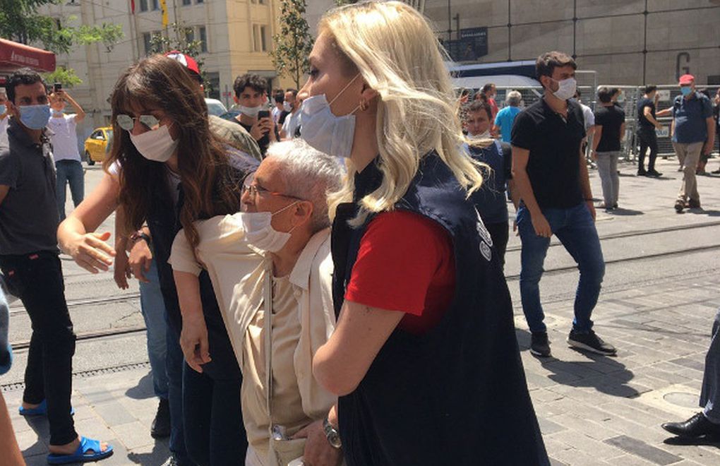 Galatasaray Meydanı'na girmek isteyen kayıp yakınlarına gözaltı