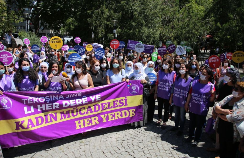 HDP'li kadınlar: Kazanılmış haklarımızı insafınıza bırakmıyoruz