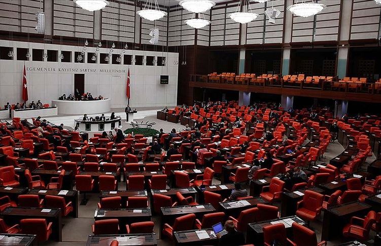 Parliament passes bill obligating social media companies to open an office in Turkey