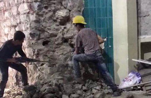 Galata Kulesi’nin yıkılan duvarı yeniden örüldü