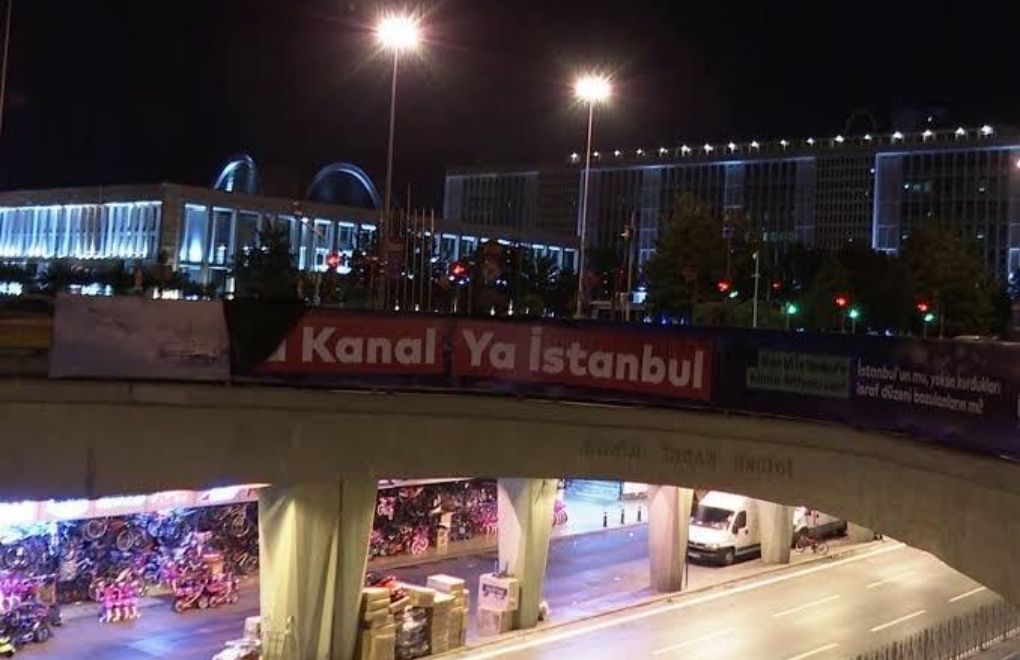 Police remove İstanbul municipality's banners against canal project
