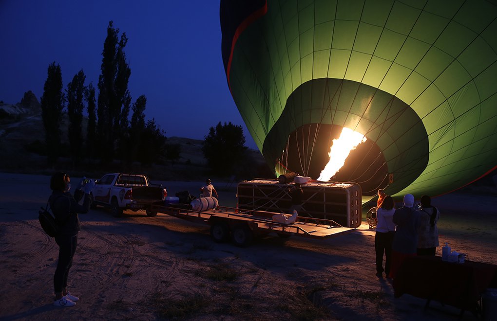 Kapadokya'da balonlar yeniden havalandı