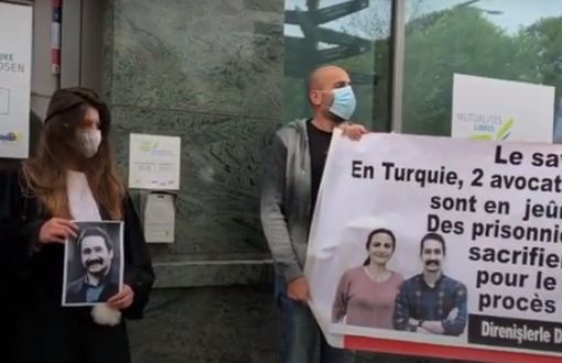 Belgian lawyers express support for their death fasting arrested colleagues in Turkey