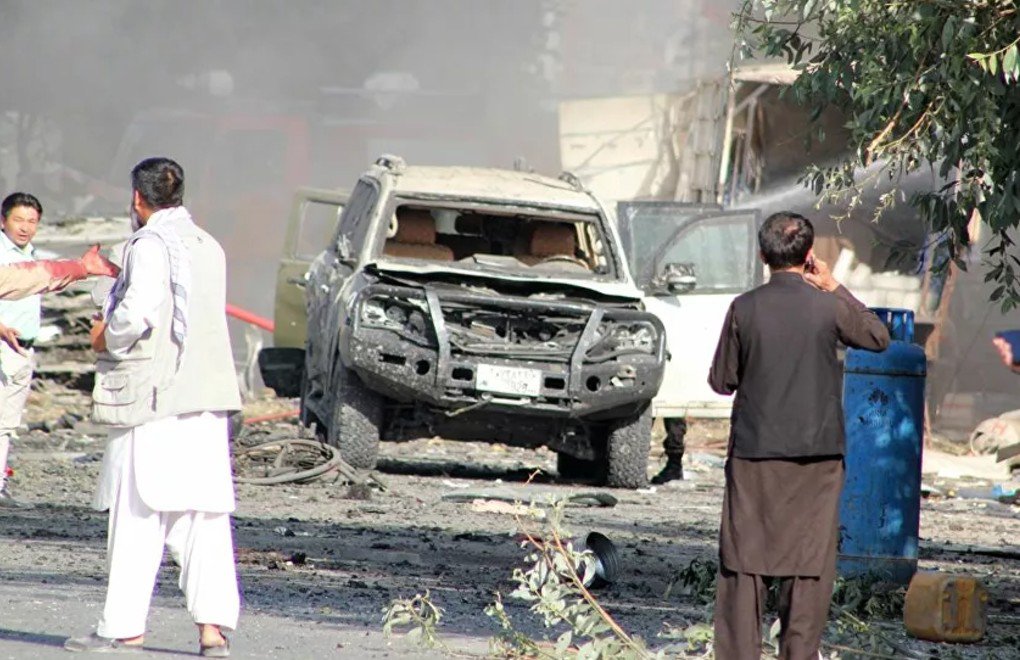 Afganistan'da resmi konvoya saldırı