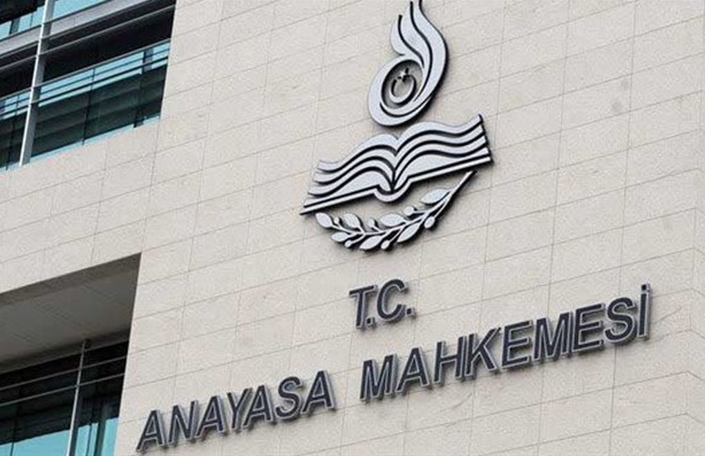 Constitutional Court: Dismissed public officials can work as an attorney