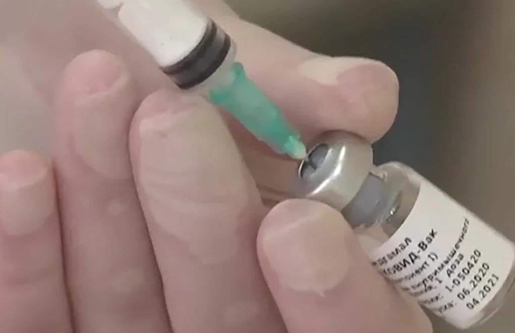 Rusya'nın ikinci aşısı: Klinik testlere onay